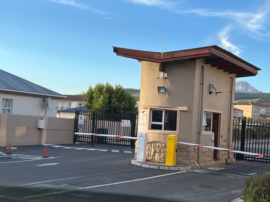 To Let 2 Bedroom Property for Rent in Somerset Forest Western Cape